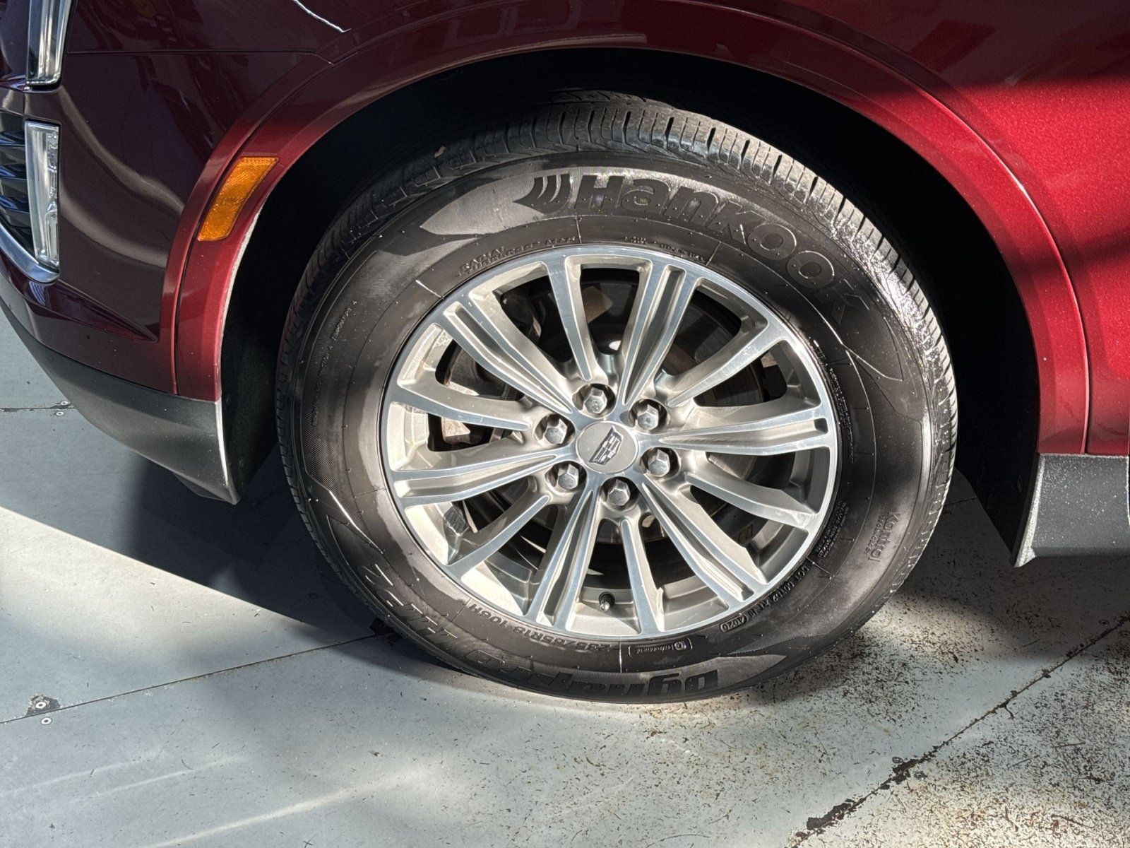 Used 2018 Cadillac XT5 Luxury w/ Driver Awareness Package AWD/4WD image 13