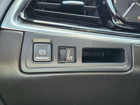 Used 2025 Cadillac XT6 Premium Luxury FWD image 39