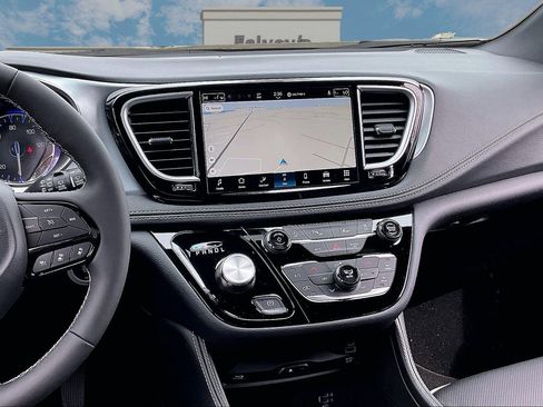 New 2026 Chrysler Pacifica Limited image 7