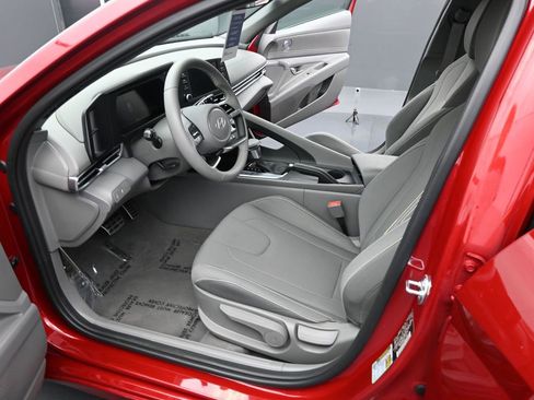 Certified 2025 Hyundai Elantra Sport image 18