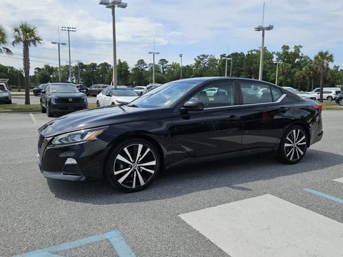 Used 2021 Nissan Altima 2.5 SR w/ SR Premium Package FWD image 2