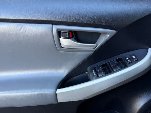 Used 2015 Toyota Prius Five FWD image 12