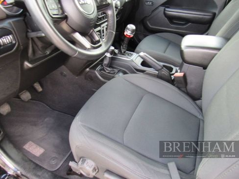 Used 2018 Jeep Wrangler Sport AWD/4WD image 14