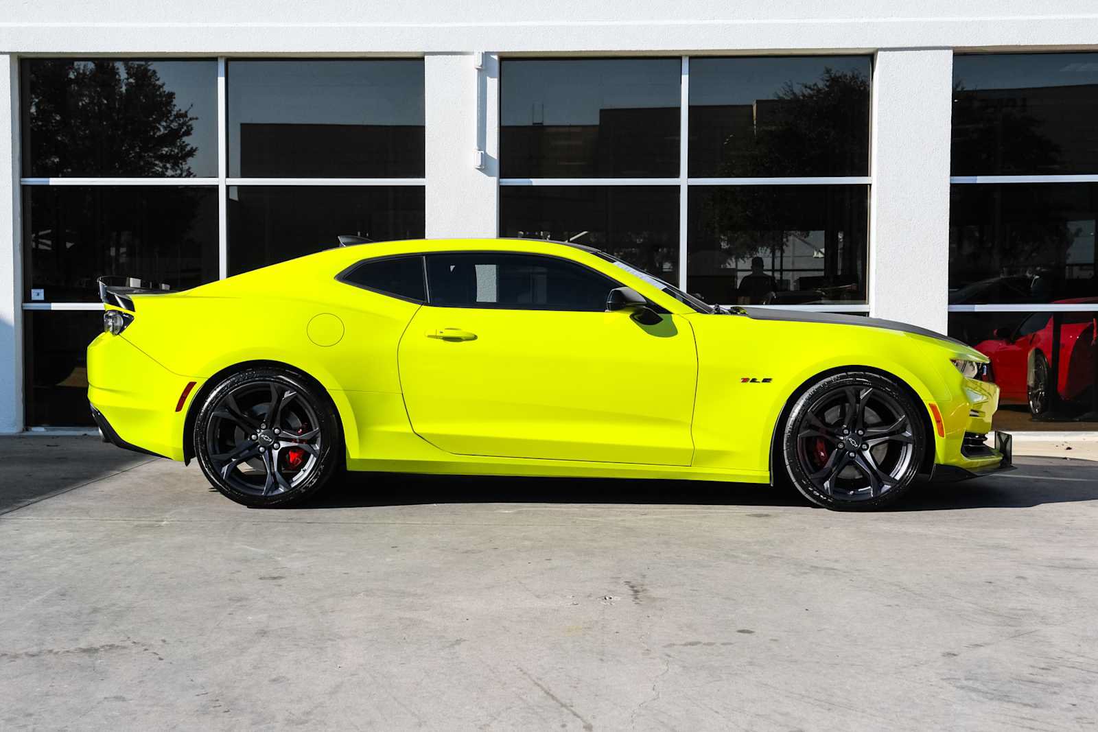 Used 2020 Chevrolet Camaro RWD image 9