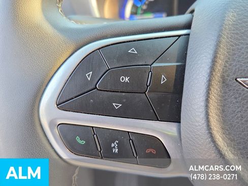 Used 2024 Chrysler Pacifica Select image 20