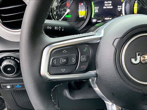 Used 2025 Jeep Wrangler Unlimited Sahara AWD/4WD image 18