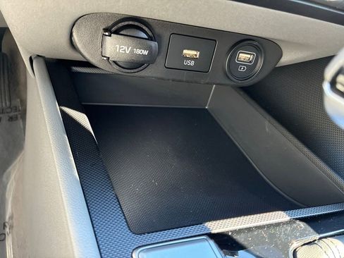 Used 2023 Hyundai Elantra SEL image 29