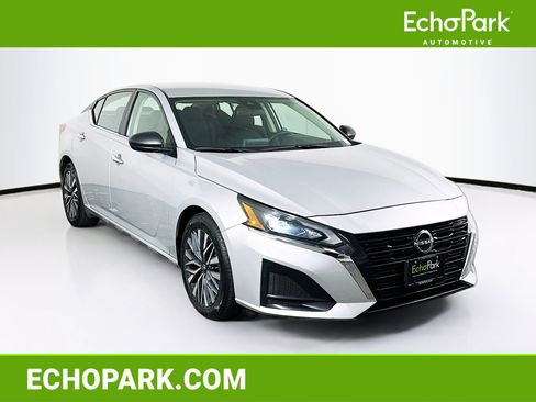 Used 2024 Nissan Altima 2.5 SV image 1
