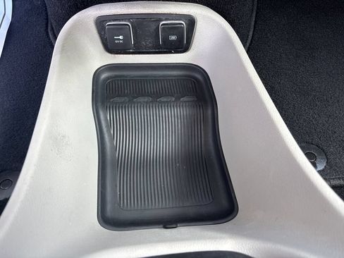 Used 2020 Chrysler Pacifica Touring-L FWD image 20