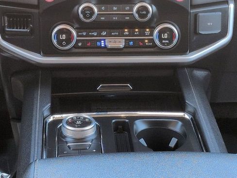 Used 2024 Ford Expedition XLT image 19