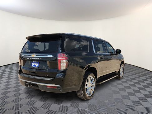 Used 2022 Chevrolet Suburban LT RWD image 4