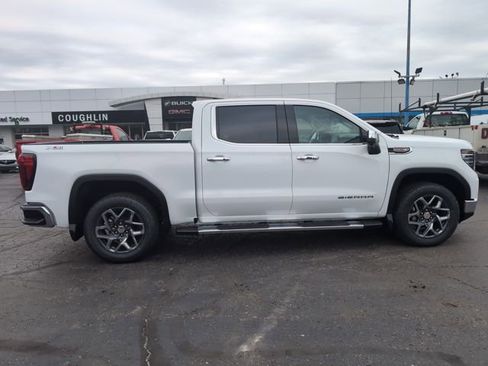 New 2026 GMC Sierra 1500 SLT image 8