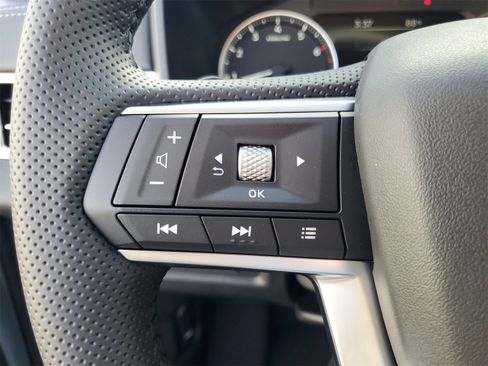 New 2025 Mitsubishi Outlander SE image 11