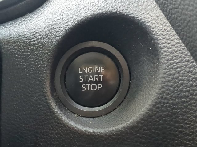 Certified 2025 Toyota Corolla Cross LE FWD image 32