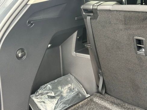 Certified 2025 Volkswagen Atlas SE image 36