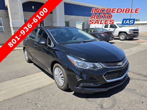 Used 2017 Chevrolet Cruze LS FWD image 1