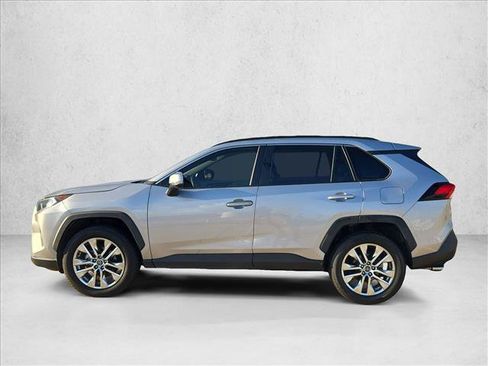 Used 2021 Toyota RAV4 XLE Premium FWD image 9
