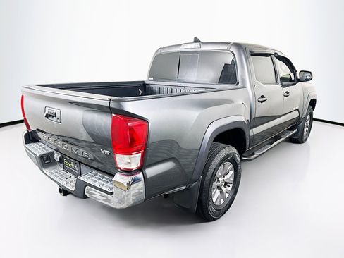Used 2018 Toyota Tacoma SR5 image 9