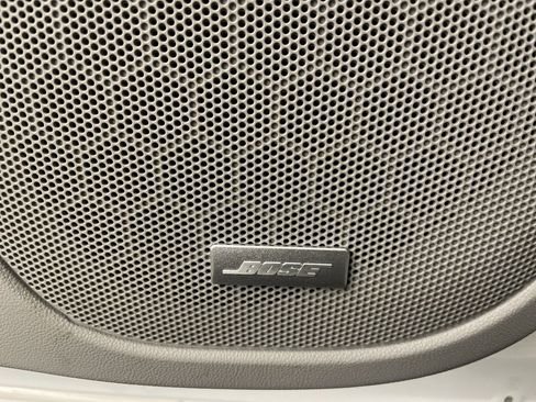 Used 2023 GMC Acadia SLE image 18