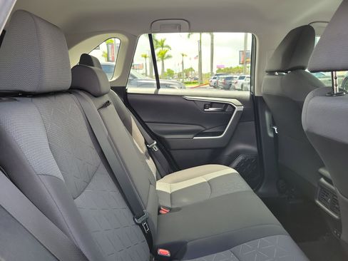 Used 2020 Toyota RAV4 XLE FWD image 16
