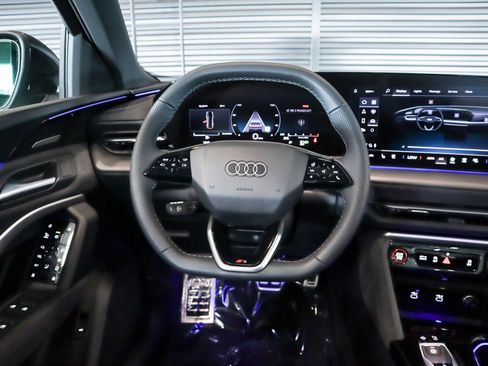 New 2025 Audi SQ5 Prestige image 18