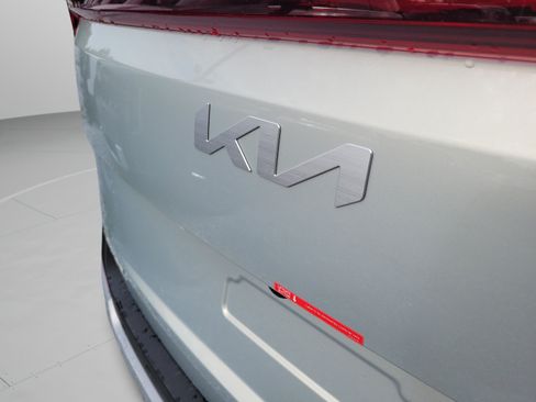 New 2026 Kia Carnival EX FWD image 29