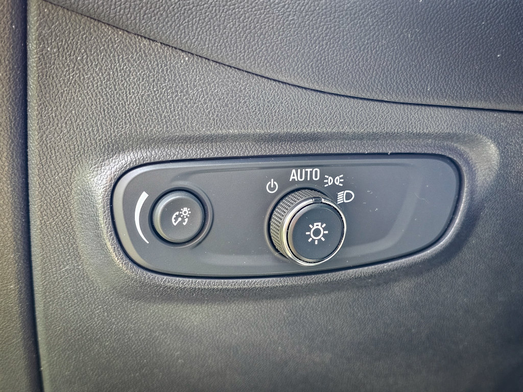Used 2020 Chevrolet Equinox LS FWD image 13