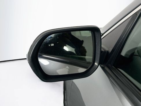 Used 2025 Chevrolet Traverse LT FWD image 16
