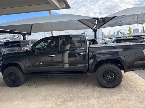 Used 2019 Toyota Tacoma Limited image 2