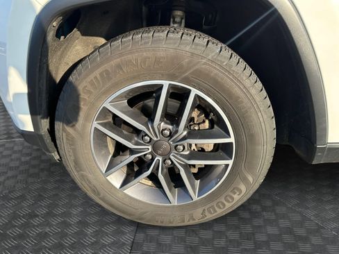 Used 2020 Jeep Grand Cherokee Limited image 15