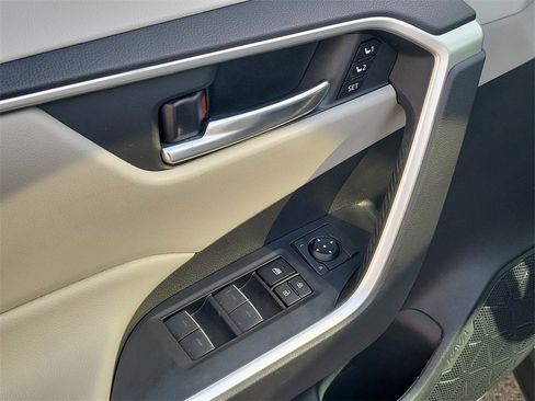 Used 2023 Toyota RAV4 XLE Premium image 25