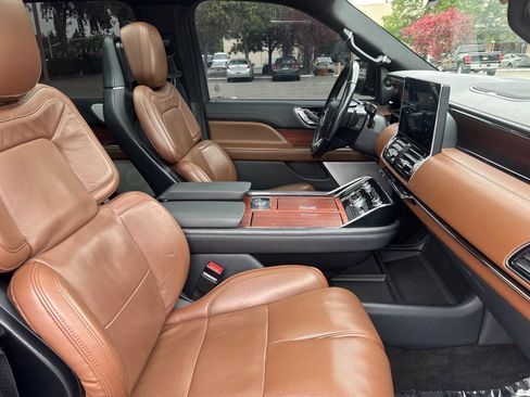 Certified 2023 Lincoln Navigator L Reserve AWD/4WD image 16
