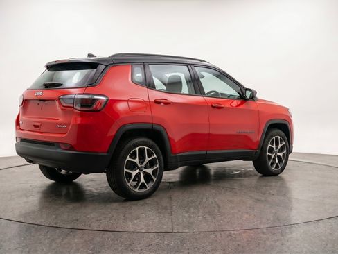 Used 2025 Jeep Compass Limited AWD/4WD image 9