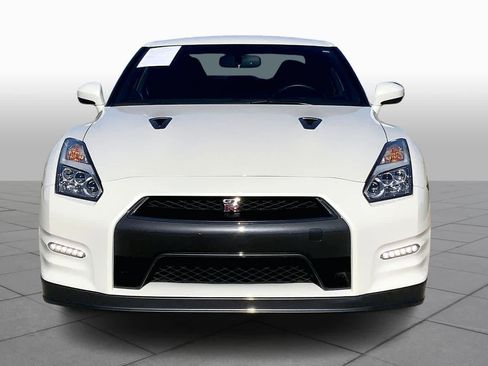 Used 2015 Nissan GT-R Premium image 3