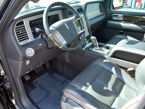Used 2009 Lincoln Navigator L 2WD image 22