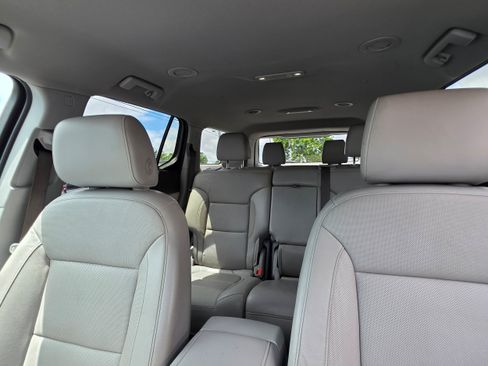 Used 2020 GMC Acadia SLT w/ LPO, Cargo Package FWD image 17