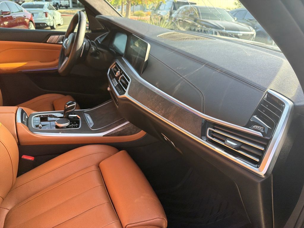 Used 2020 BMW X7 xDrive40i w/ M Sport Package AWD/4WD image 37