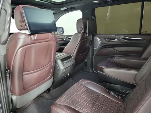 Used 2023 Cadillac Escalade ESV Sport Platinum w/ Heavy-Duty Trailer Package image 13