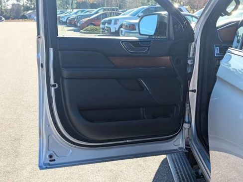 Used 2019 Lincoln Navigator L Select image 20