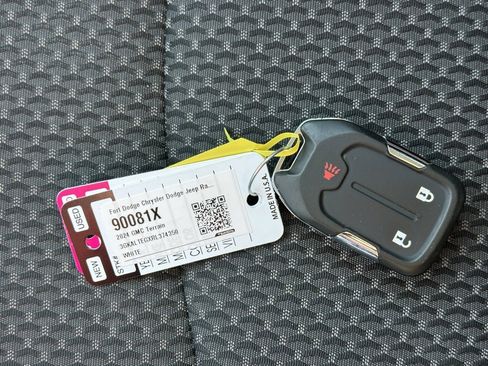 Used 2024 GMC Terrain SLE image 35