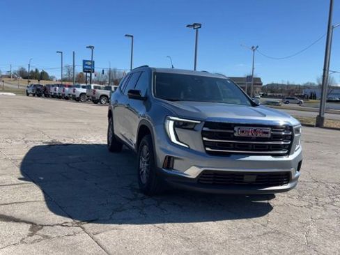 Used 2025 GMC Acadia Elevation image 3