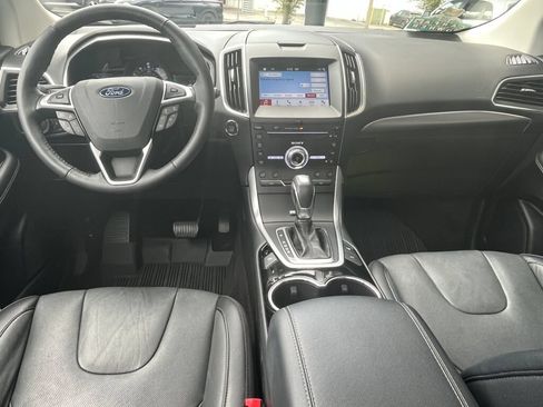 Used 2018 Ford Edge Titanium w/ Equipment Group 302A AWD/4WD image 24