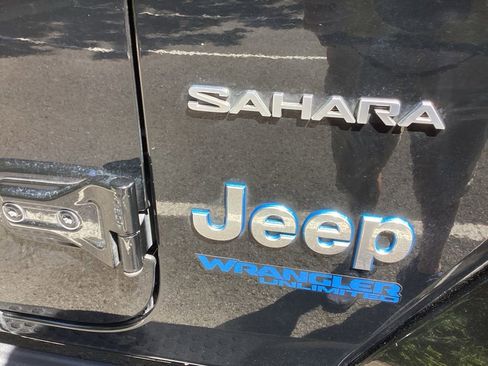 Used 2021 Jeep Wrangler Unlimited Sahara w/ Safety Group AWD/4WD image 16