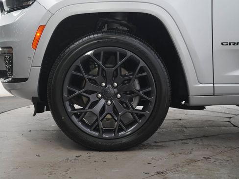Used 2023 Jeep Grand Cherokee L Summit AWD/4WD image 27