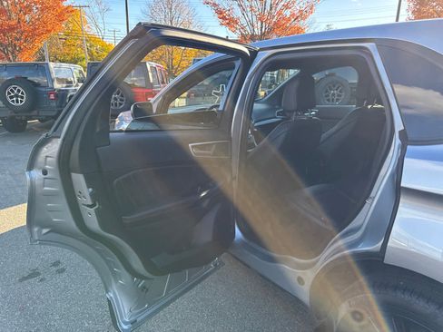 Used 2024 Ford Edge ST-Line w/ Class II Trailer Tow Package image 31