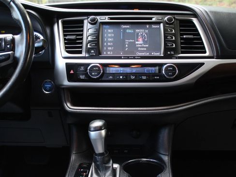 Used 2016 Toyota Highlander Limited Platinum image 24