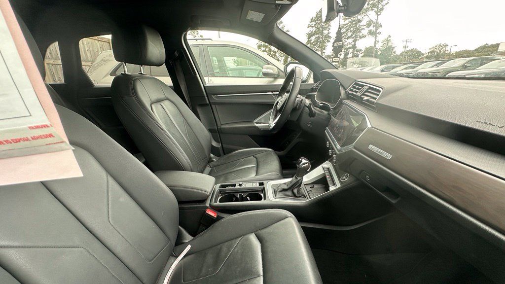 Used 2022 Audi Q3 2.0T Premium Plus w/ Premium Plus Package AWD/4WD image 5