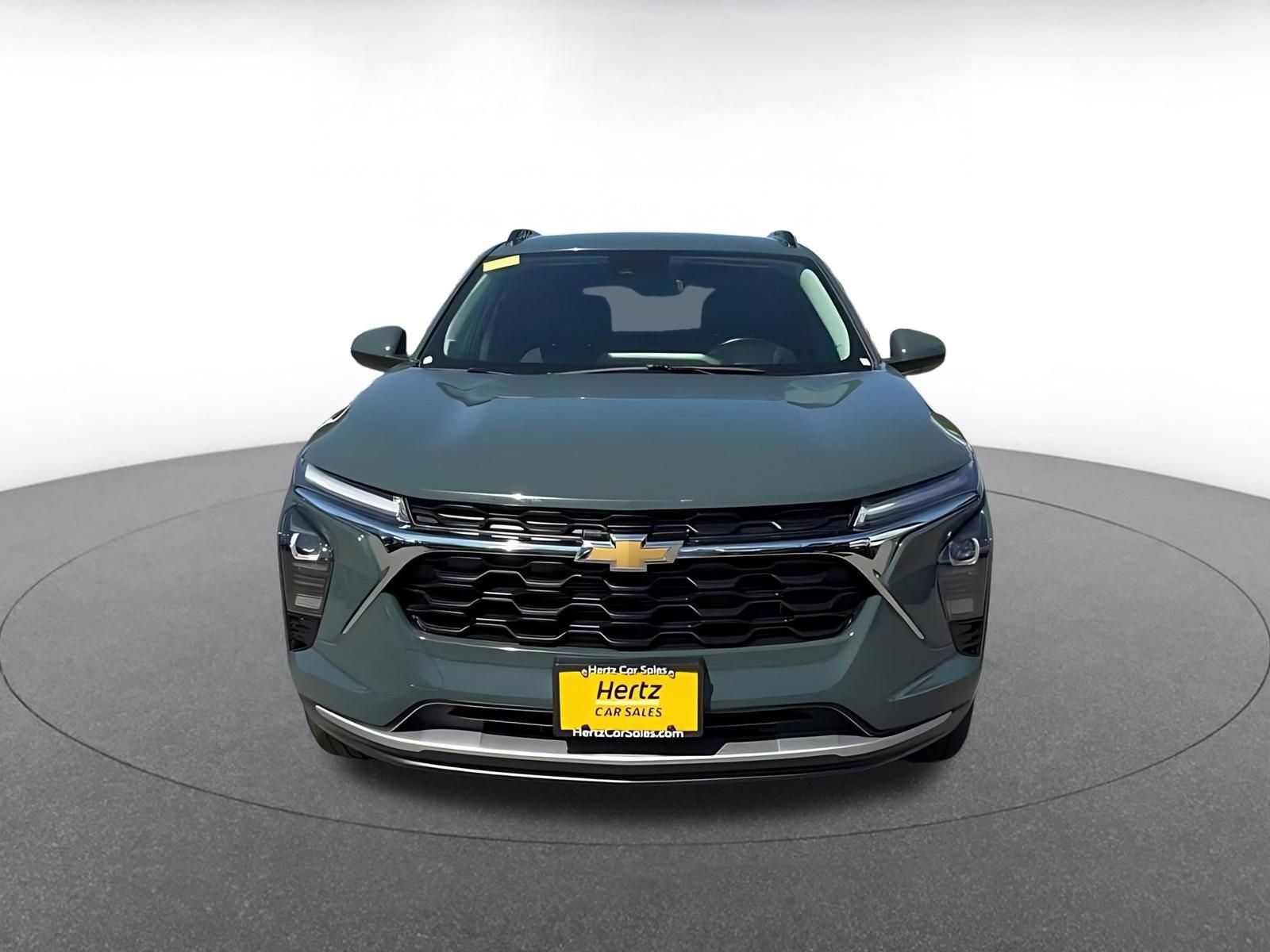 Used 2025 Chevrolet Trax LT w/ LT Convenience Package FWD image 4