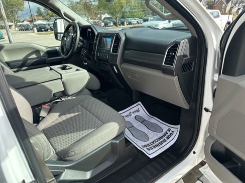 Used 2017 Ford F250 XLT w/ Snow Plow Prep Package image 16