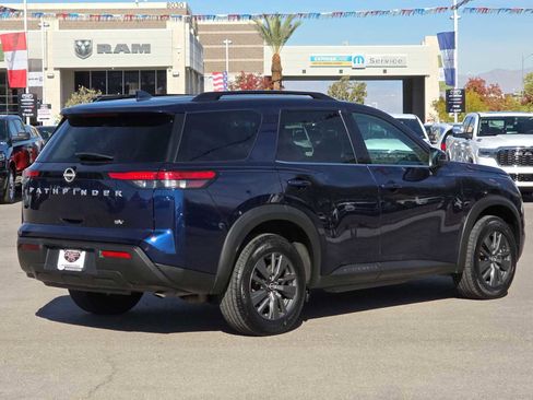 Used 2023 Nissan Pathfinder SV image 9